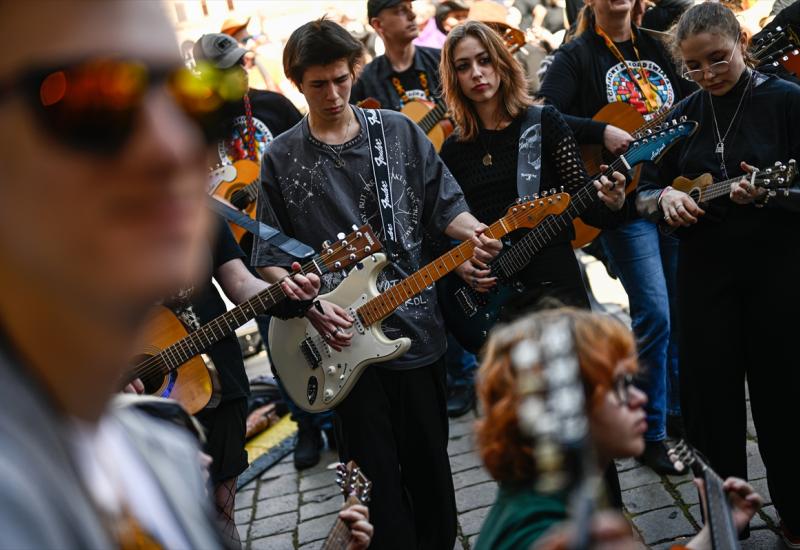 Skoro osam tisuća gitarista u pokušaju obaranja Guinnessovog rekorda